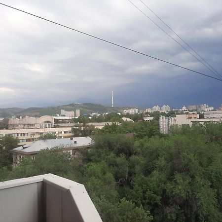 Apartment Shevchenko Panfilova Алма Ата Екстериор снимка