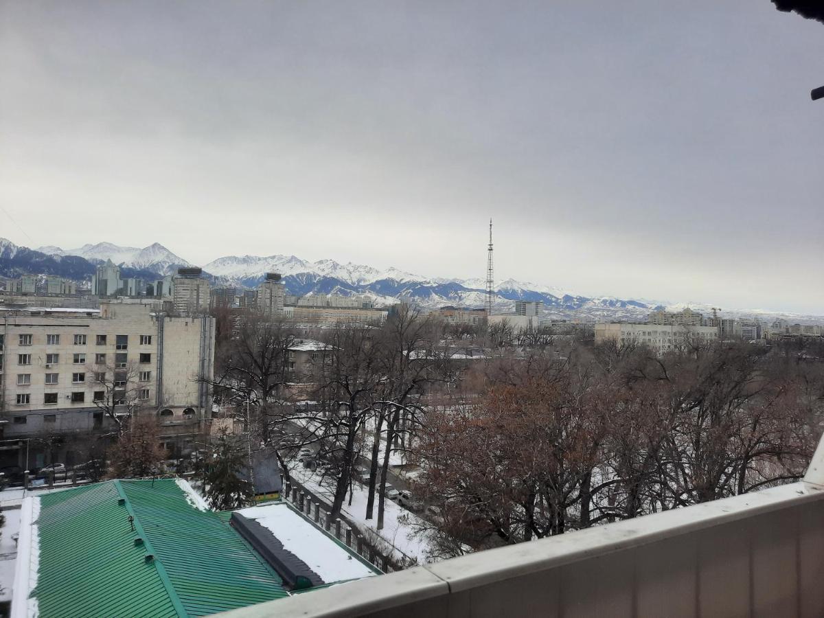 Apartment Shevchenko Panfilova Алма Ата Екстериор снимка