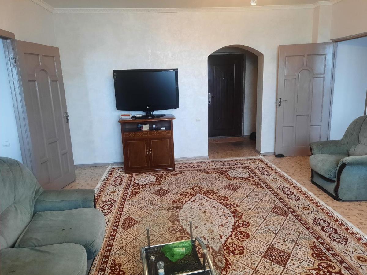 Apartment Shevchenko Panfilova Алма Ата Екстериор снимка